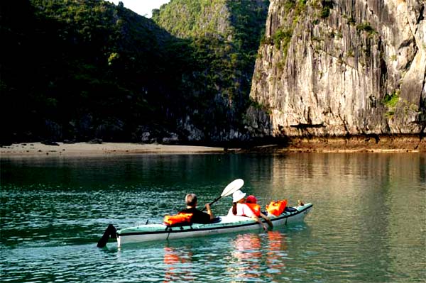 kayakinghalongbay.jpg