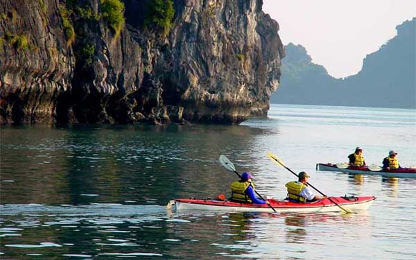 halong_kayak.jpg